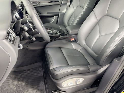 Used 2026 Porsche Macan S image 5