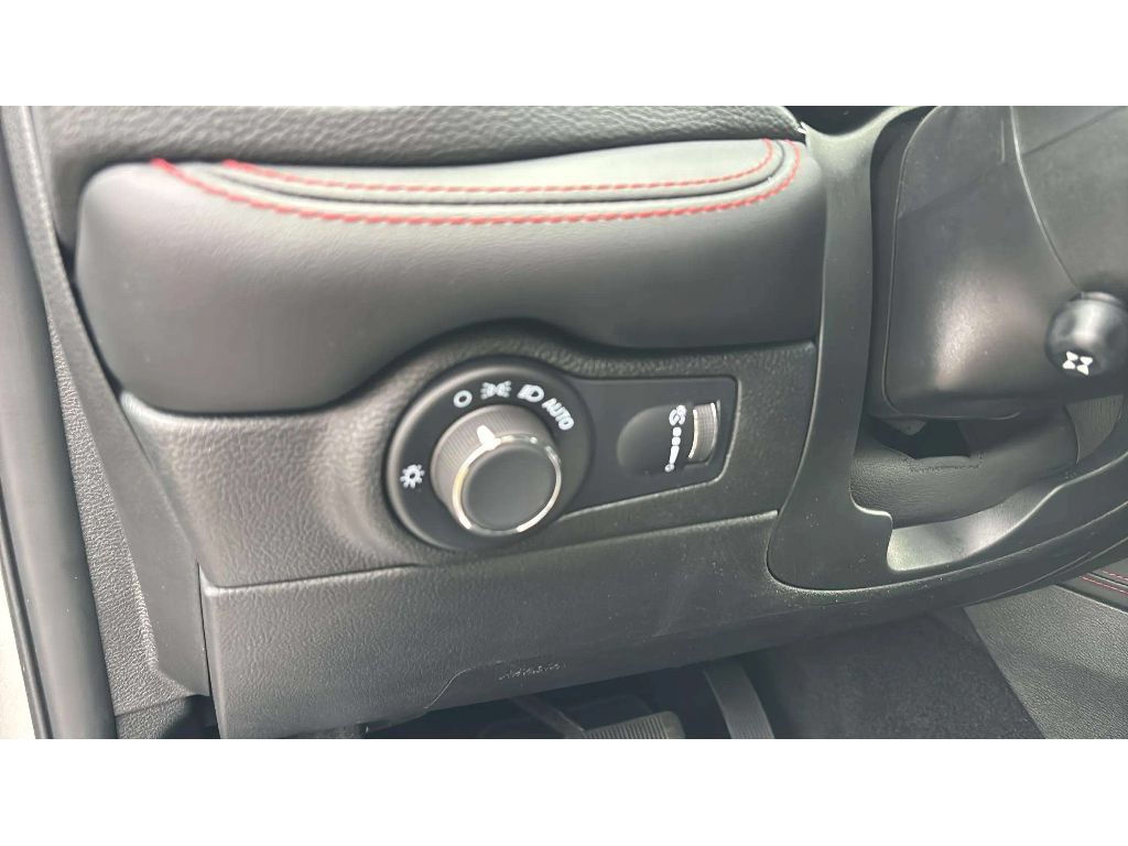 Used 2025 Dodge Durango GT AWD/4WD image 23