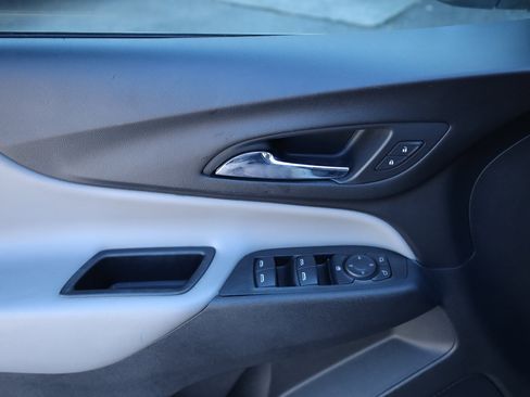 Used 2021 Chevrolet Equinox LS image 28