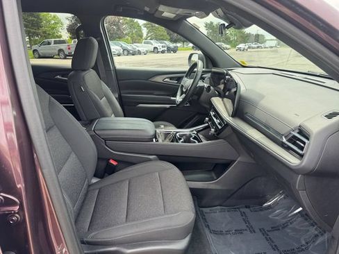 Used 2024 Chevrolet Traverse LT AWD/4WD image 17