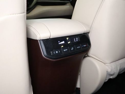 Used 2021 Toyota Highlander XLE AWD/4WD image 15