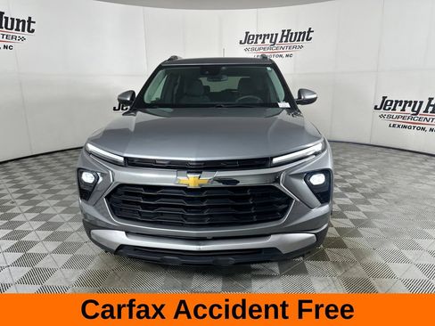 Used 2025 Chevrolet TrailBlazer LT AWD/4WD image 3