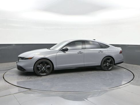 Used 2025 Honda Accord Sport image 30