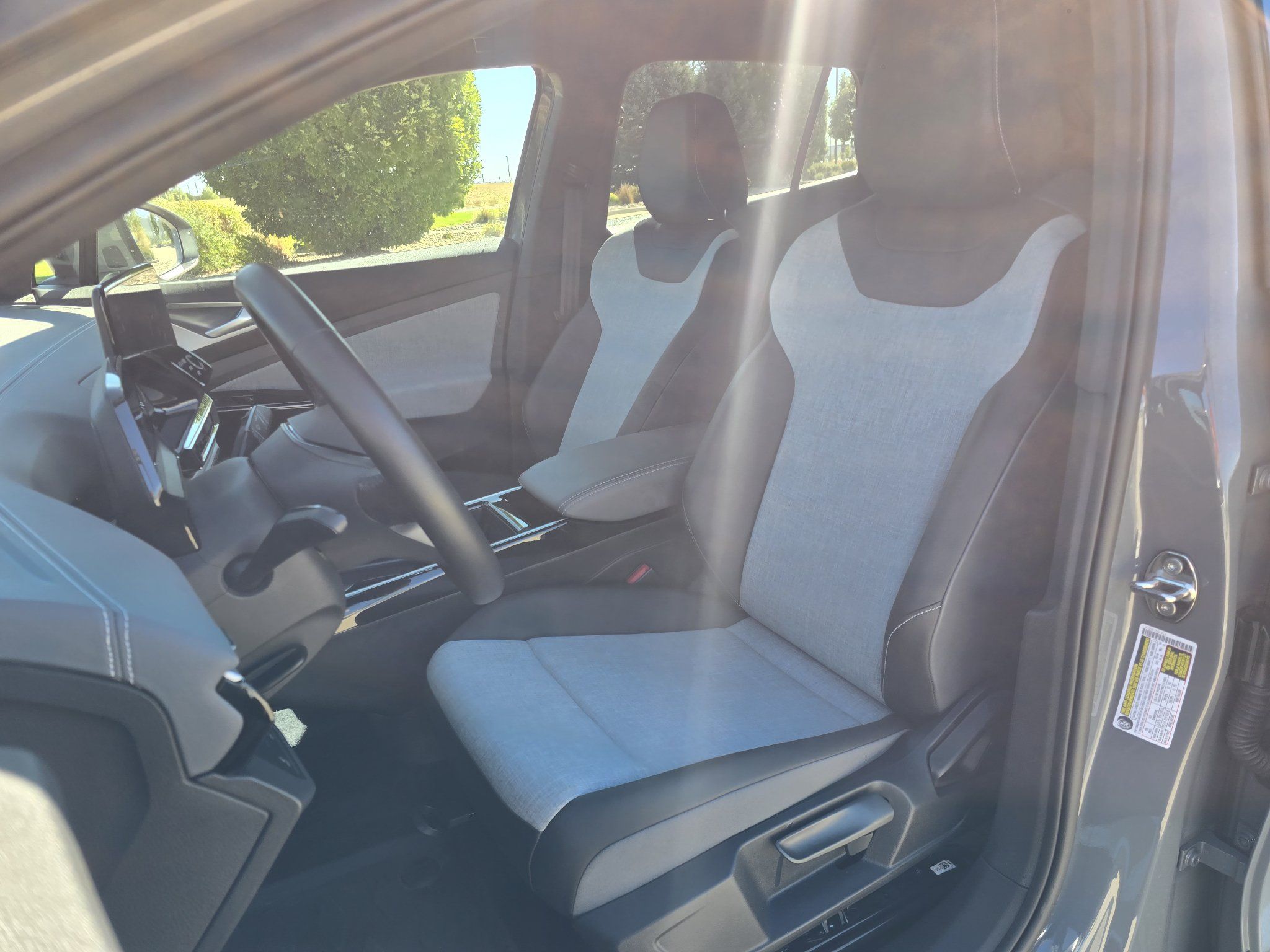 Used 2024 Volkswagen ID.4 2WD image 14