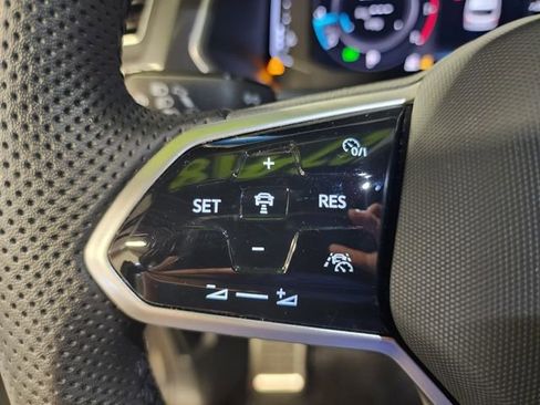 Used 2022 Volkswagen Tiguan SEL R-Line image 25