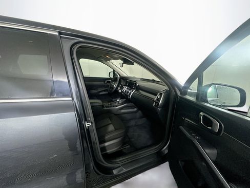 Used 2023 Kia Sorento LX image 30