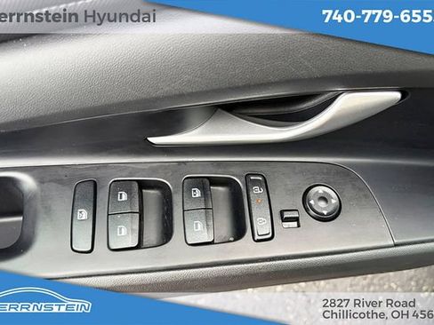 Used 2025 Hyundai Elantra Limited FWD image 9