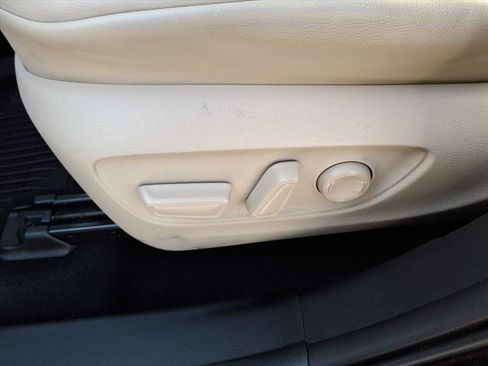Used 2021 Toyota Highlander XLE AWD/4WD image 26