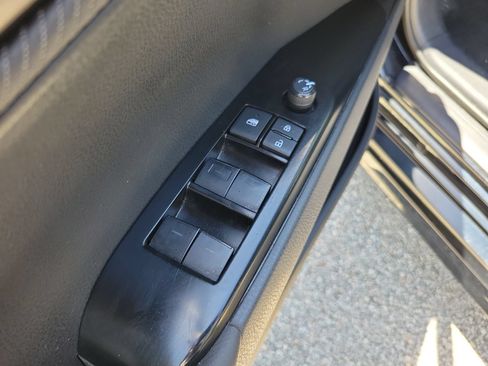 Used 2025 Toyota Camry SE FWD image 15