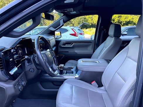 Used 2022 Chevrolet Silverado 1500 LTZ w/ LTZ Premium Package AWD/4WD image 4