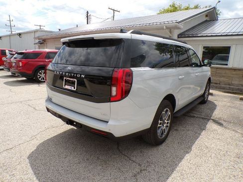 Used 2025 Ford Expedition Max Active AWD/4WD image 3