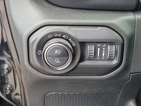 Used 2020 Jeep Gladiator Overland AWD/4WD image 31