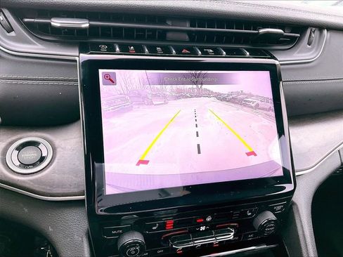 Used 2023 Jeep Grand Cherokee L Limited image 19