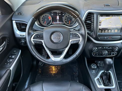 Used 2018 Jeep Cherokee Overland AWD/4WD image 15