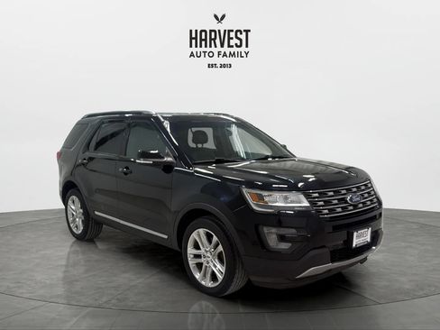 Used 2017 Ford Explorer XLT w/ Equipment Group 202A AWD/4WD image 10
