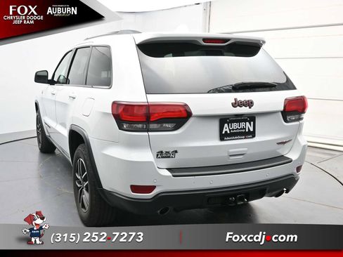 Used 2020 Jeep Grand Cherokee Trailhawk AWD/4WD image 16