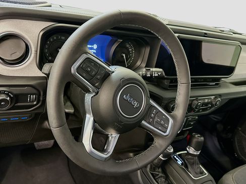 Used 2025 Jeep Wrangler Unlimited Sahara AWD/4WD image 18