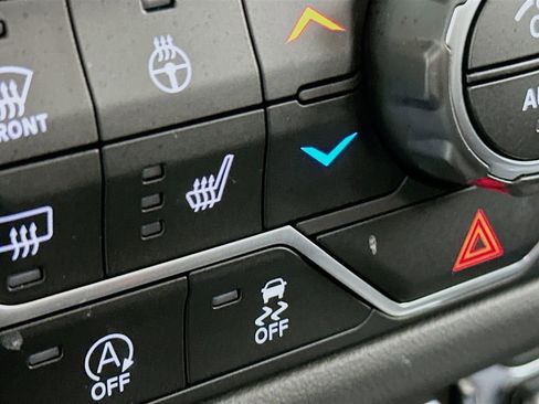 Used 2025 Jeep Wrangler Sahara image 21