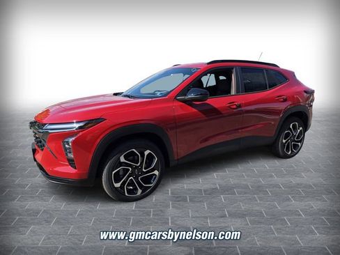 New 2026 Chevrolet Trax RS w/ Sunroof Package FWD image 3