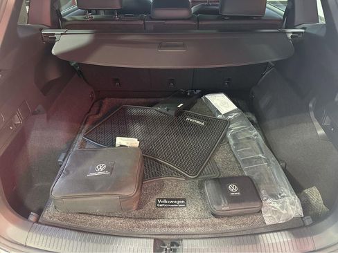 Used 2022 Volkswagen Tiguan SEL R-Line image 32