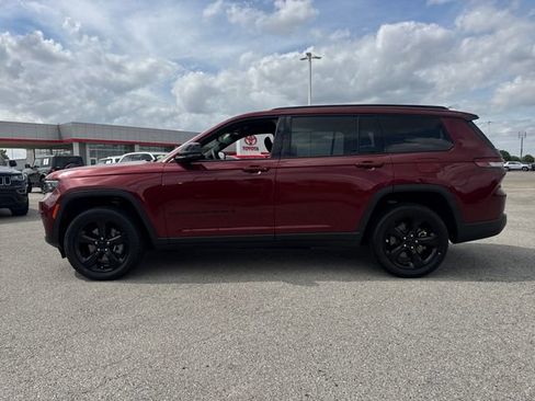 Used 2024 Jeep Grand Cherokee L Altitude image 3