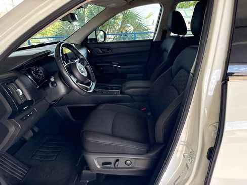 Used 2025 Nissan Pathfinder SV FWD image 2