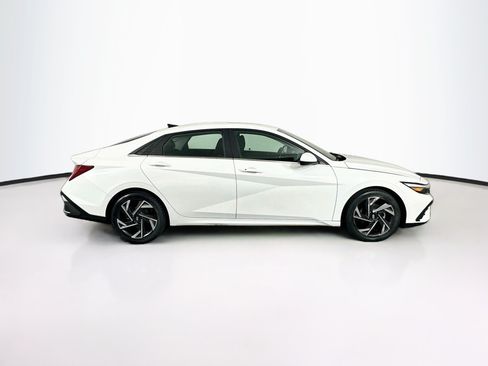Used 2024 Hyundai Elantra SEL w/ Convenience Package FWD image 10