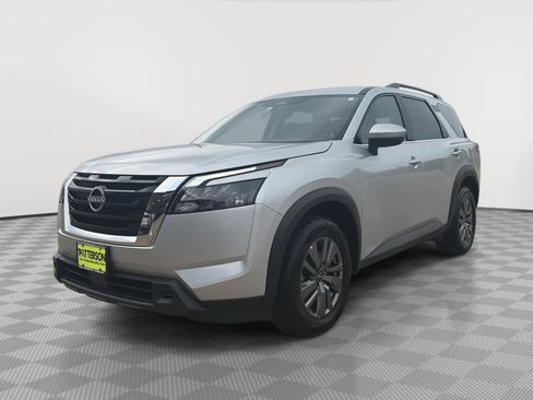Used 2025 Nissan Pathfinder SV AWD/4WD image 4
