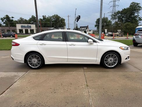 Used 2014 Ford Fusion SE w/ Equipment Group 202A FWD image 4