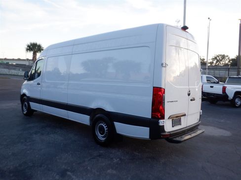 Used 2021 Freightliner Sprinter 2500 image 3