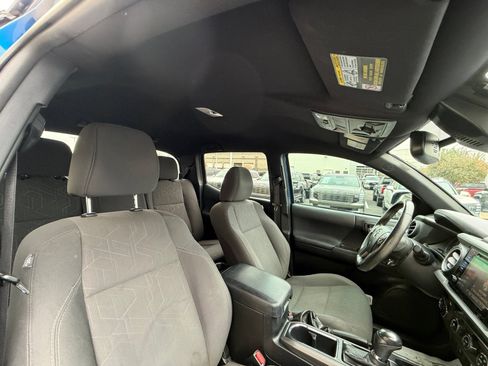 Used 2018 Toyota Tacoma TRD Off-Road image 19