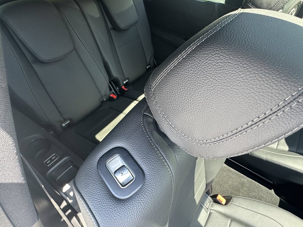 Certified 2025 Mercedes-Benz GLS 450 4MATIC image 20
