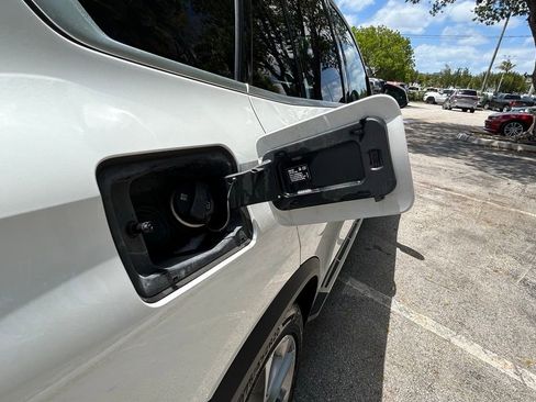 Used 2024 BMW X5 xDrive40i w/ Premium Package image 44