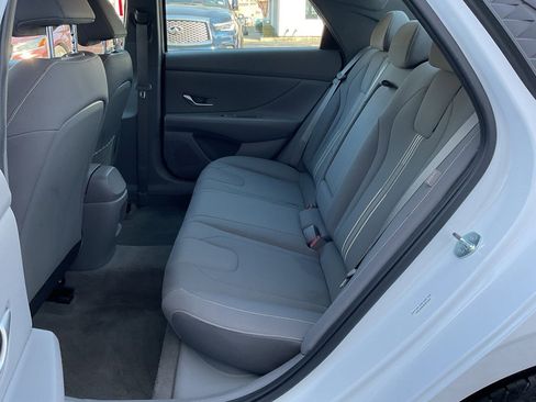 Used 2025 Hyundai Elantra SEL image 16