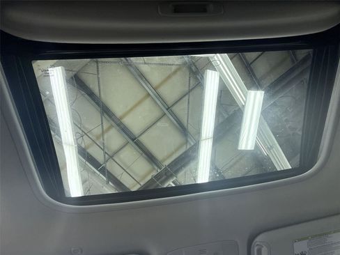 Used 2017 Toyota Corolla L FWD image 29