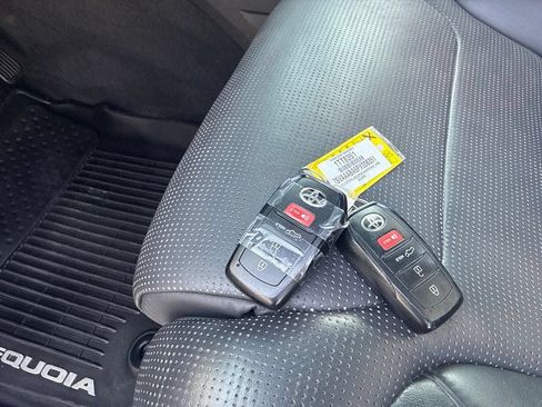 Used 2023 Toyota Sequoia Capstone AWD/4WD image 25