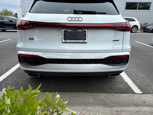 Used 2025 Audi Q5 Premium Plus w/ Premium Plus AWD/4WD image 4