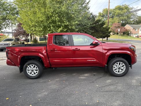New 2025 Toyota Tacoma SR5 image 7
