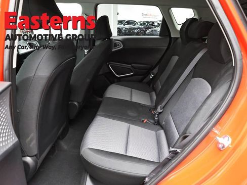 Used 2025 Kia Soul LX w/ LX Technology Package FWD image 21