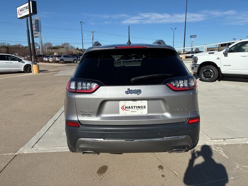 Used 2019 Jeep Cherokee Limited image 4