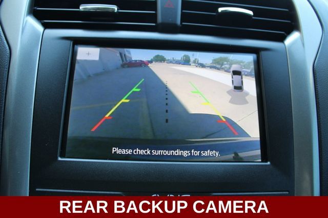 Used 2020 Ford Fusion SE FWD image 4