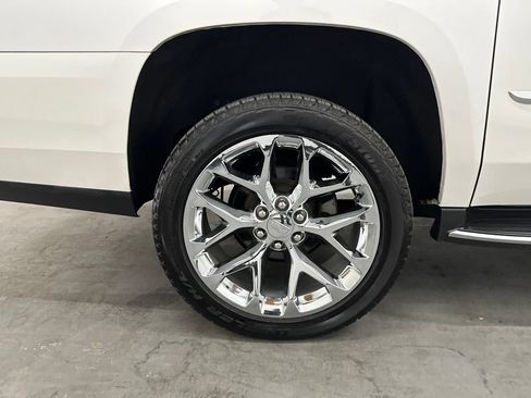 Used 2017 Cadillac Escalade ESV Luxury AWD/4WD image 60