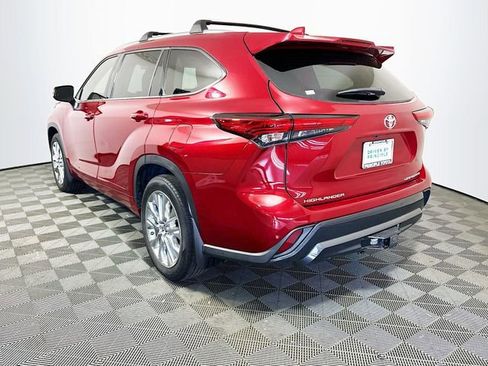 Used 2023 Toyota Highlander Limited image 6