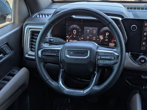 Used 2024 GMC Canyon Denali image 17