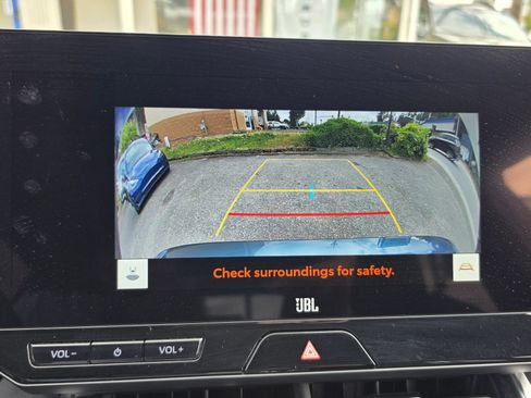 Used 2024 Toyota Venza XLE AWD/4WD image 17