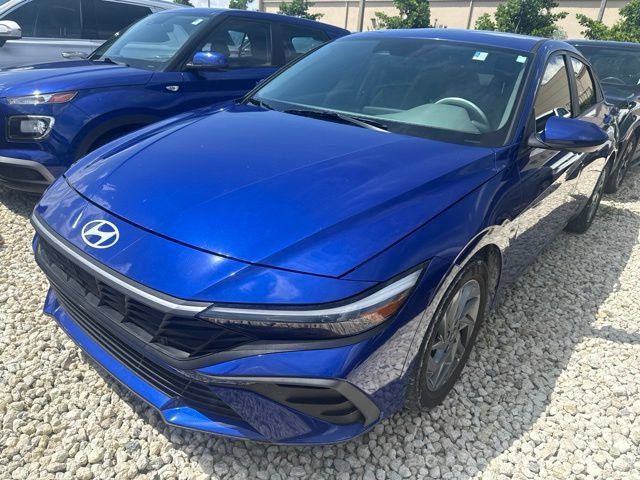 Used 2024 Hyundai Elantra SEL FWD image 1