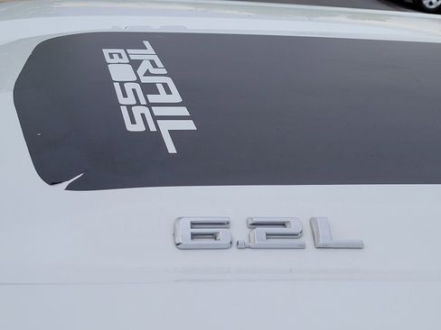 Used 2021 Chevrolet Silverado 1500 LT Trail Boss w/ Convenience Package II AWD/4WD image 18