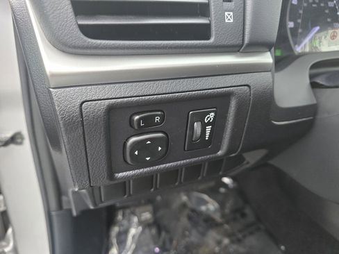 Used 2013 Lexus CT 200h 200h image 18