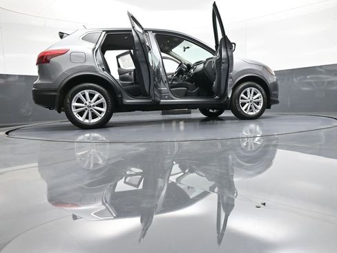 Used 2019 Nissan Rogue Sport S w/ Appearance Package FWD image 46