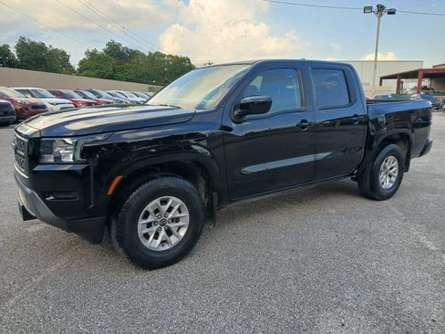 Used 2024 Nissan Frontier SV RWD image 3